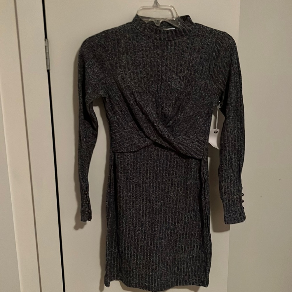 NWT Francesca’s Mock Neck Fitted Lightweight Long Sleeve Dress